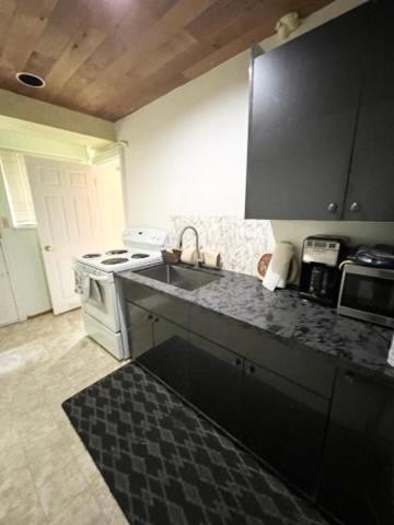Guesthouse In ווסט ונקובר מראה חיצוני תמונה